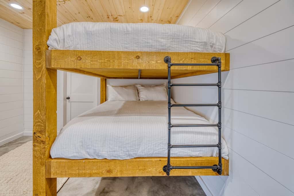 Big Sky 2 - Hot tub & game room
