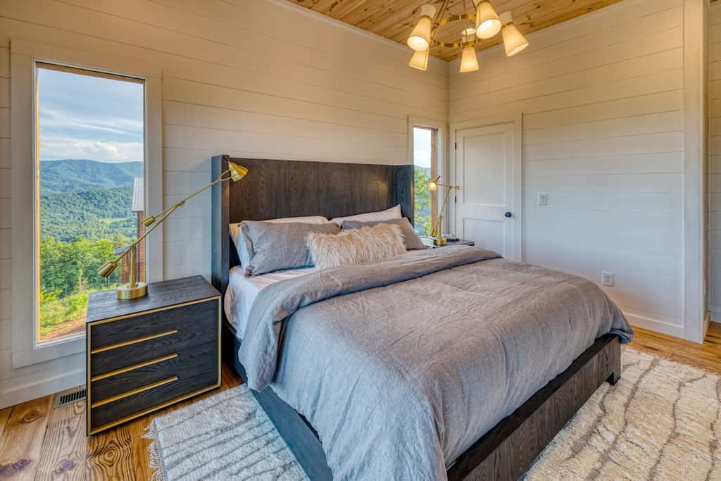 Big Sky 2 - Hot tub & game room