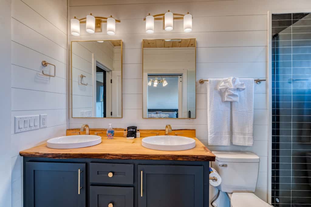 Big Sky 2 - Hot tub & game room