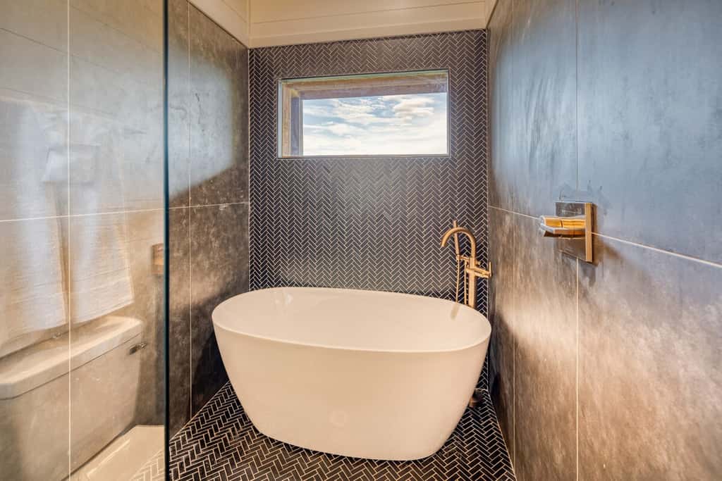 Big Sky 2 - Hot tub & game room