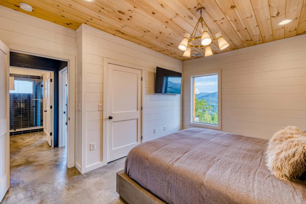 Big Sky 2 - Hot tub & game room