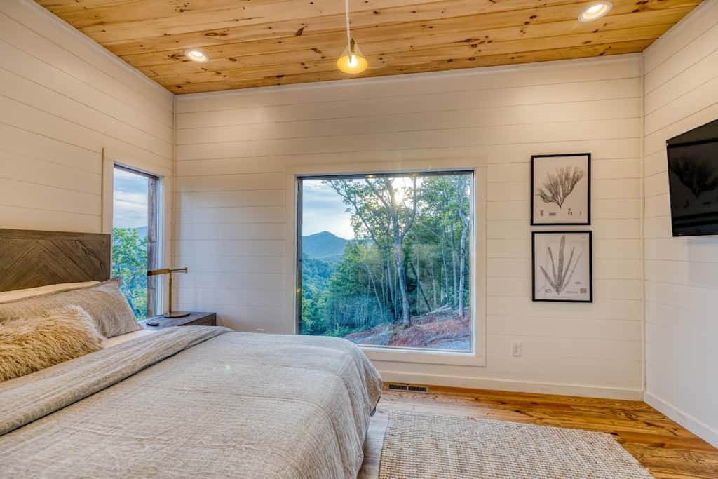 Big Sky 2 - Hot tub & game room