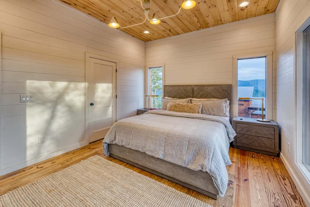 Big Sky 2 - Hot tub & game room