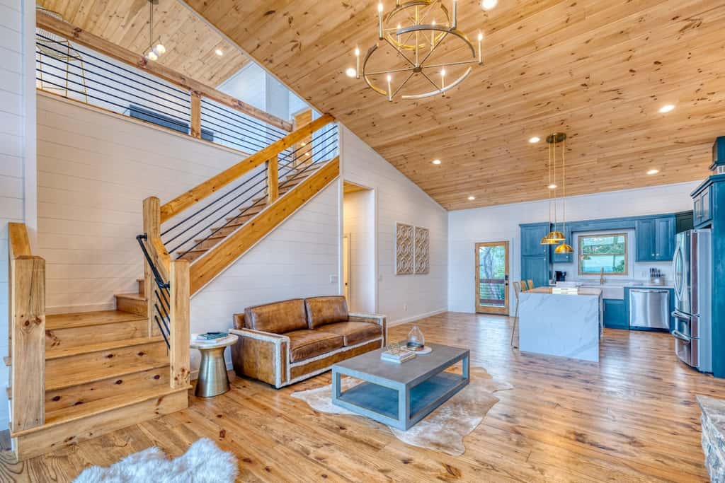 Big Sky 2 - Hot tub & game room