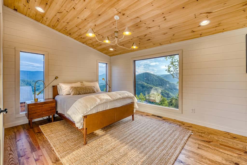Big Sky 2 - Hot tub & game room