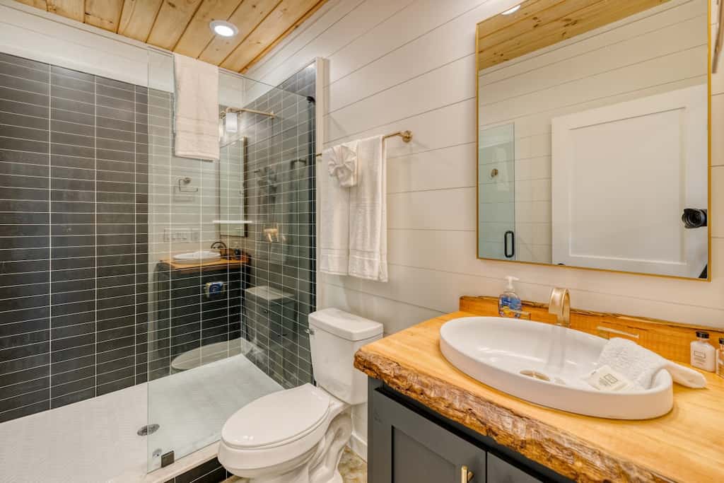 Big Sky 2 - Hot tub & game room