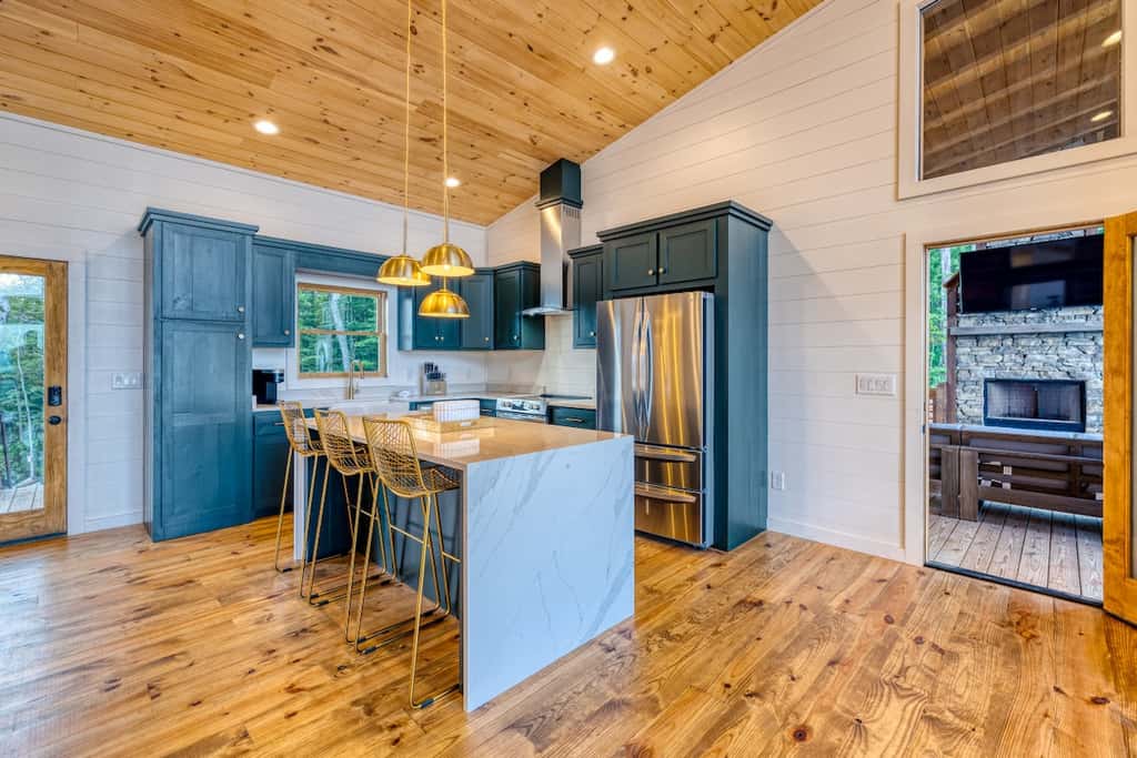 Big Sky 2 - Hot tub & game room