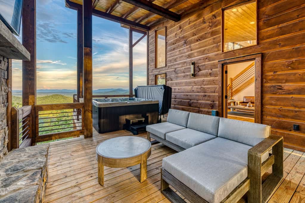 Big Sky 2 - Hot tub & game room
