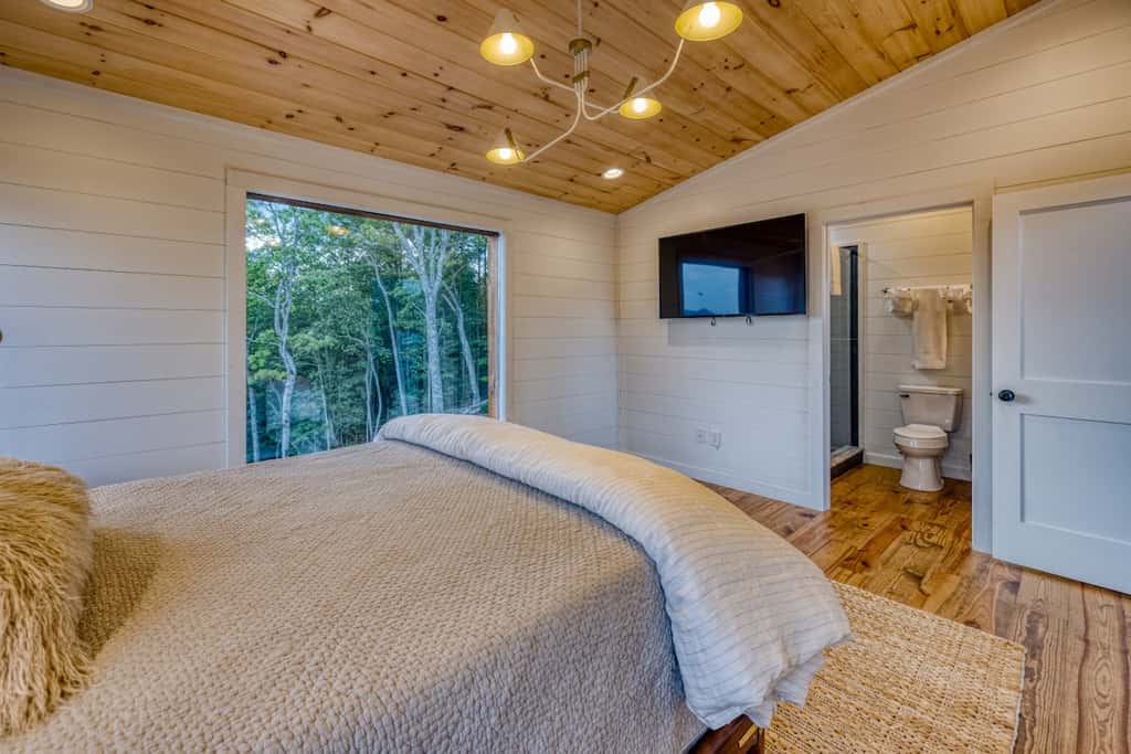 Big Sky 2 - Hot tub & game room