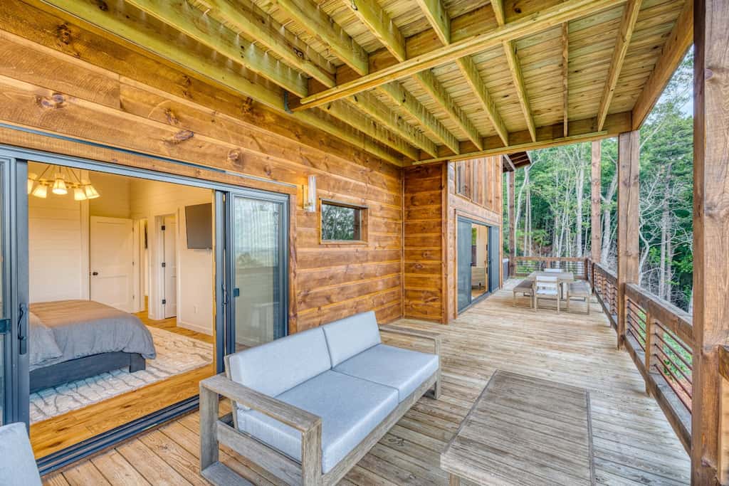 Big Sky 2 - Hot tub & game room