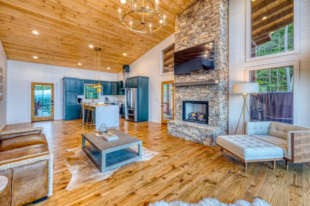 Big Sky 2 - Hot tub & game room