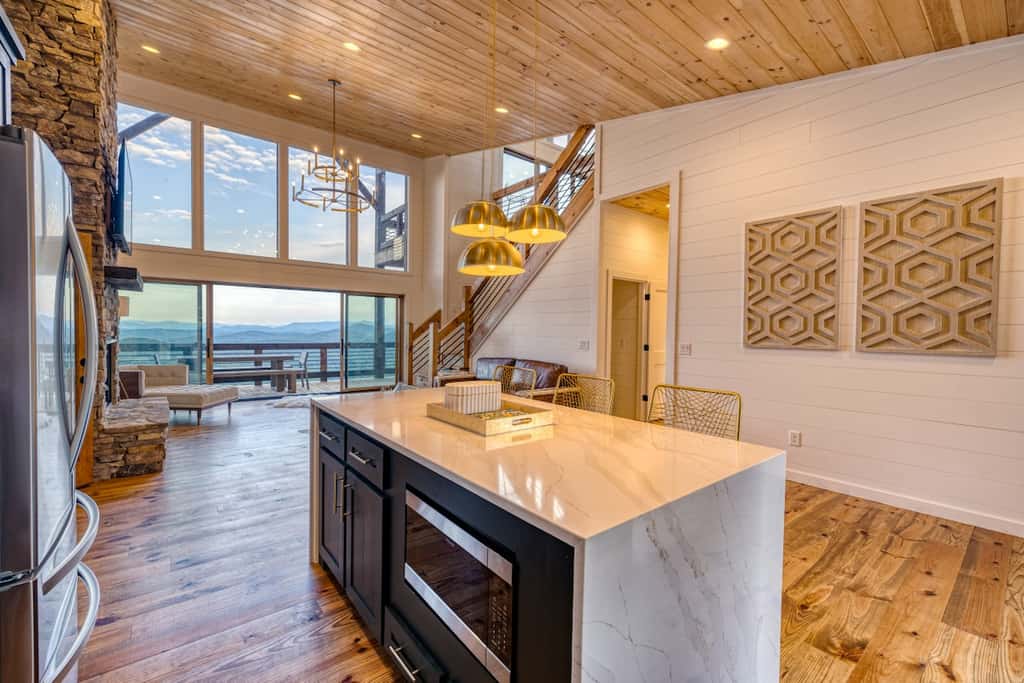 Big Sky 2 - Hot tub & game room