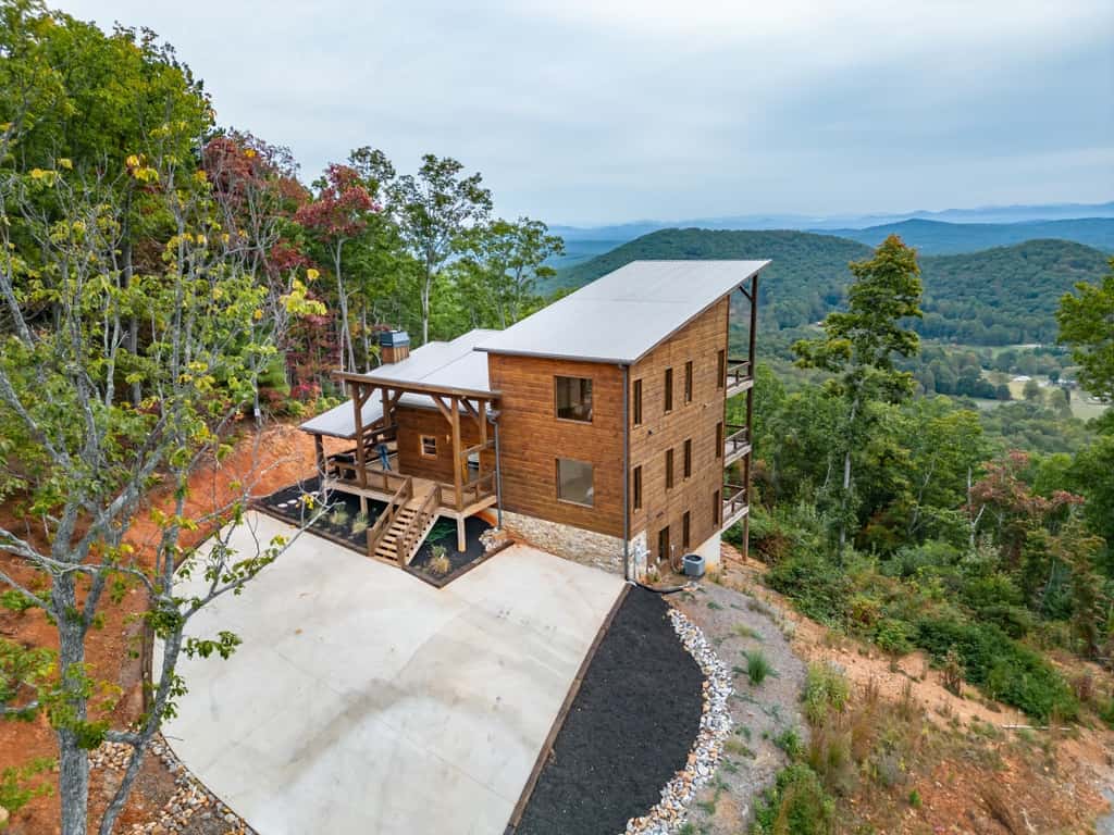 Big Sky 2 - Hot tub & game room
