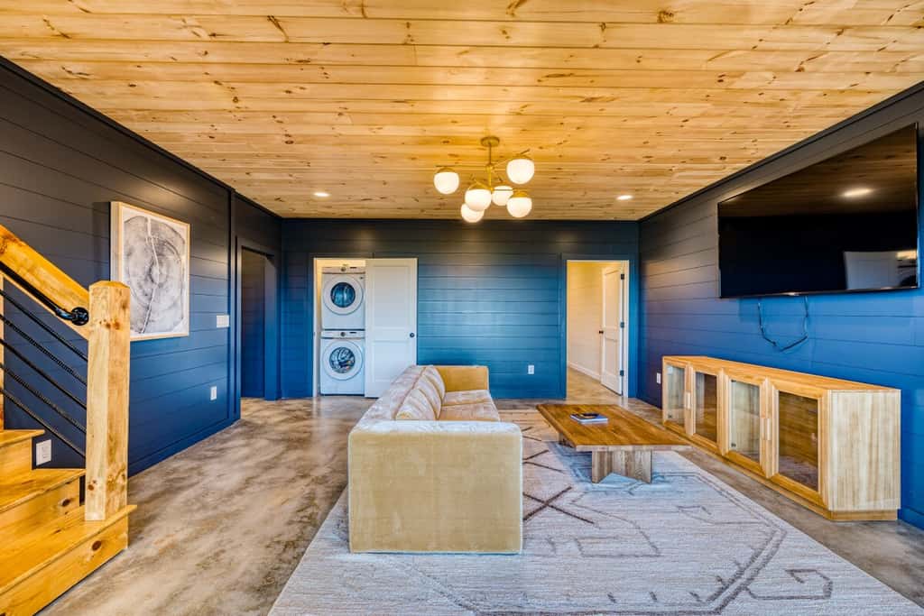 Big Sky 2 - Hot tub & game room