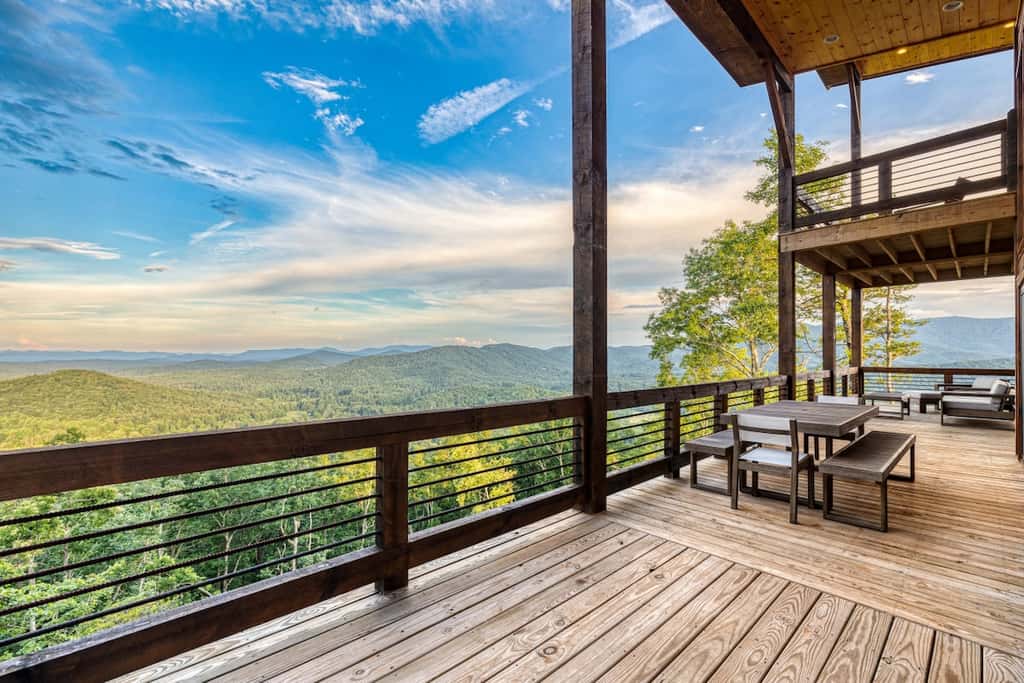 Big Sky 2 - Hot tub & game room