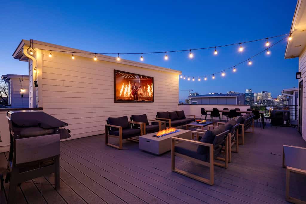 Broadview - Rooftop fire pit & skyline views