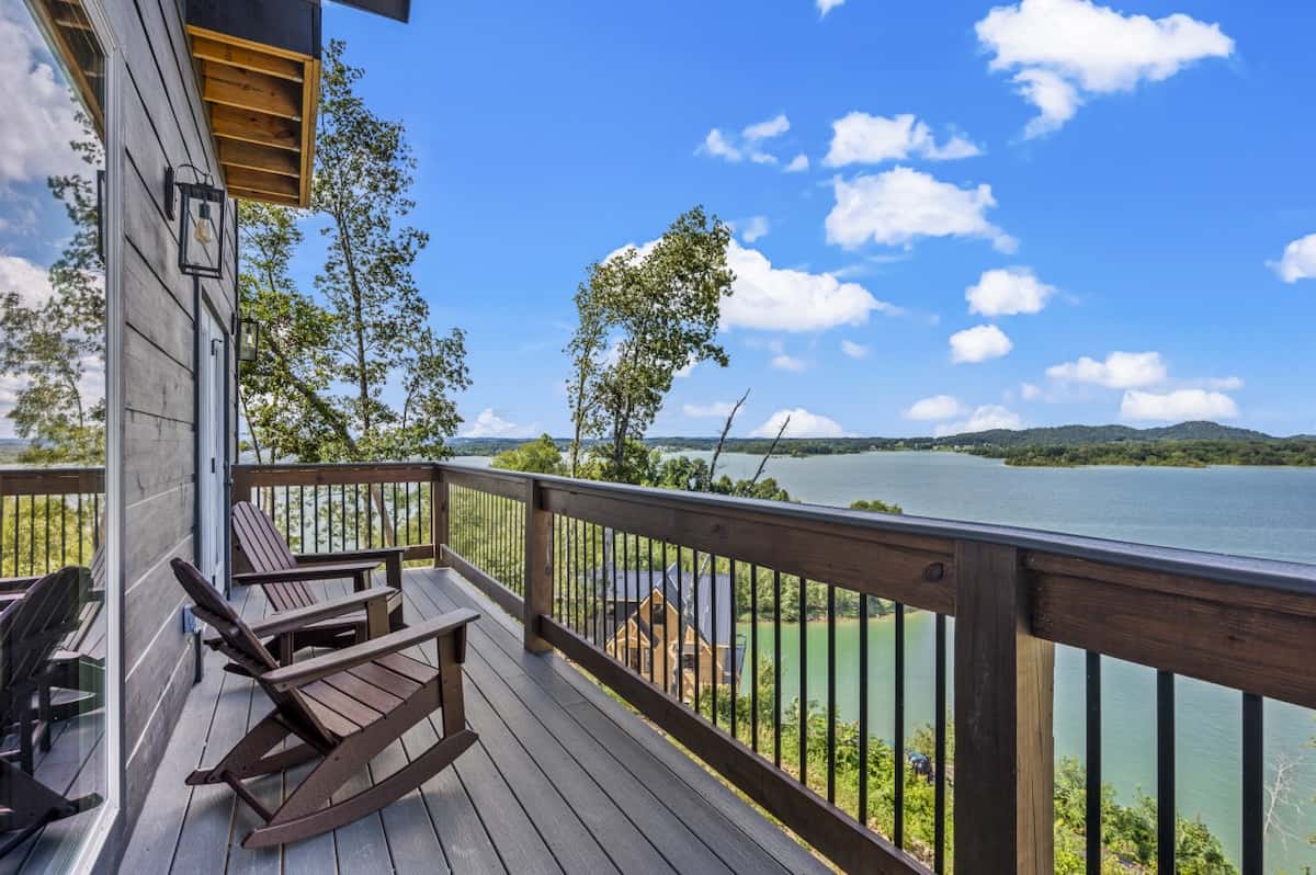  Lakefront Retreat w/ Pool, Hot Tub, Game Room