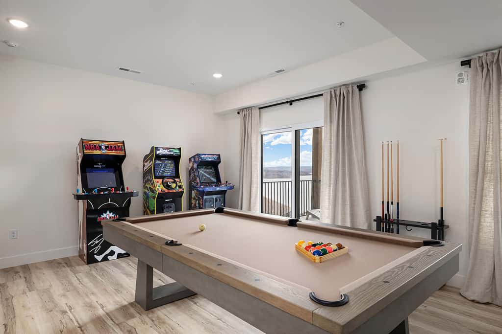 Sky View - Lakefront, indoor pool & arcades