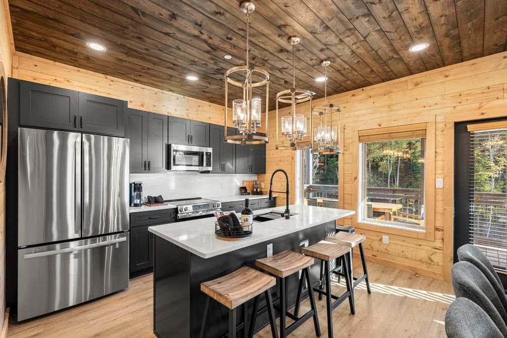 3BR Smokies Fairway | Hot Tub, Arcade & Rooftop