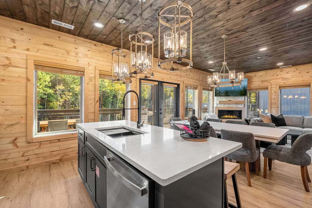 3BR Smokies Fairway | Hot Tub, Arcade & Rooftop