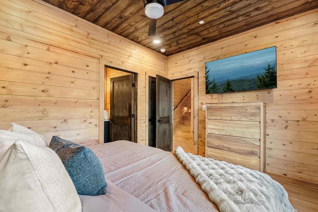 3BR Smokies Fairway | Hot Tub, Arcade & Rooftop
