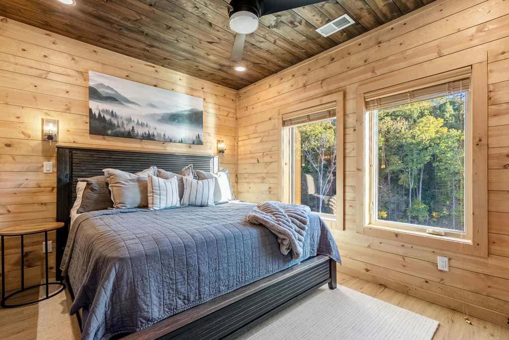3BR Smokies Fairway | Hot Tub, Arcade & Rooftop