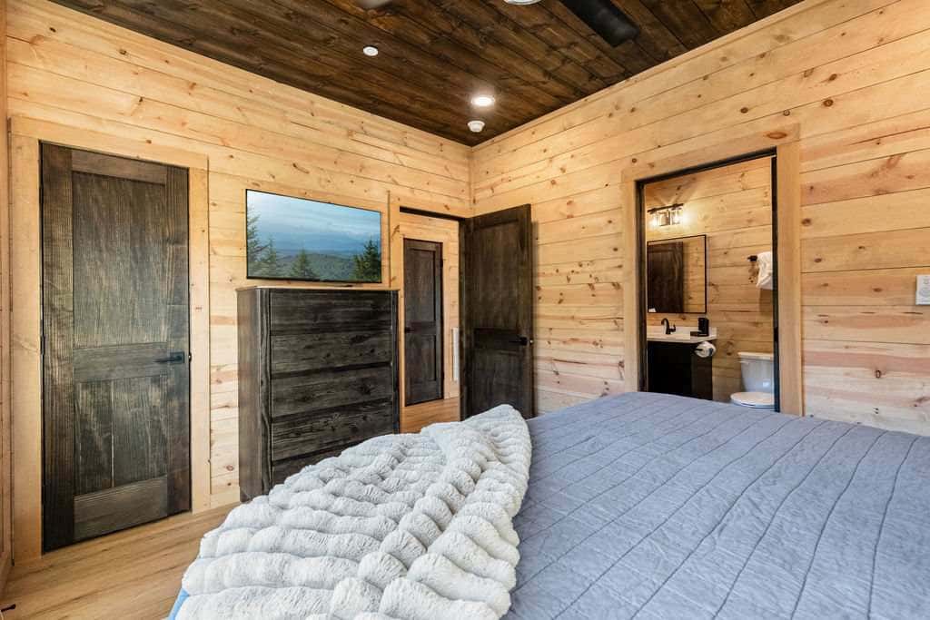 3BR Smokies Fairway | Hot Tub, Arcade & Rooftop