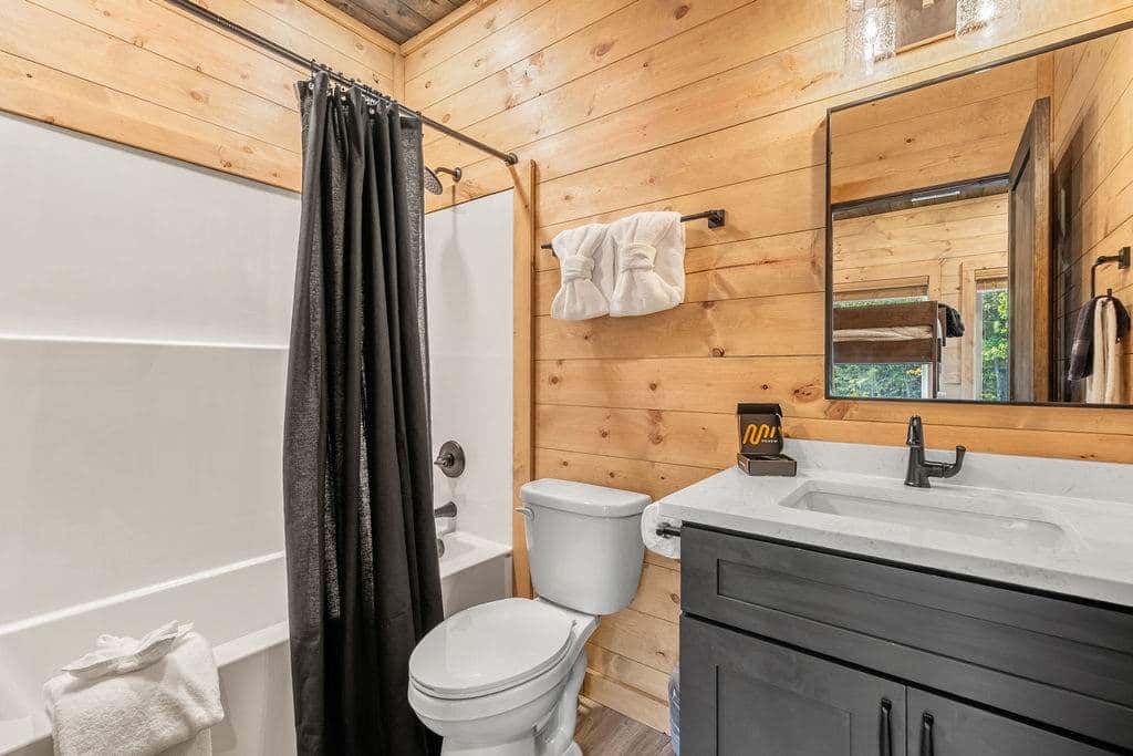 3BR Smokies Fairway | Hot Tub, Arcade & Rooftop