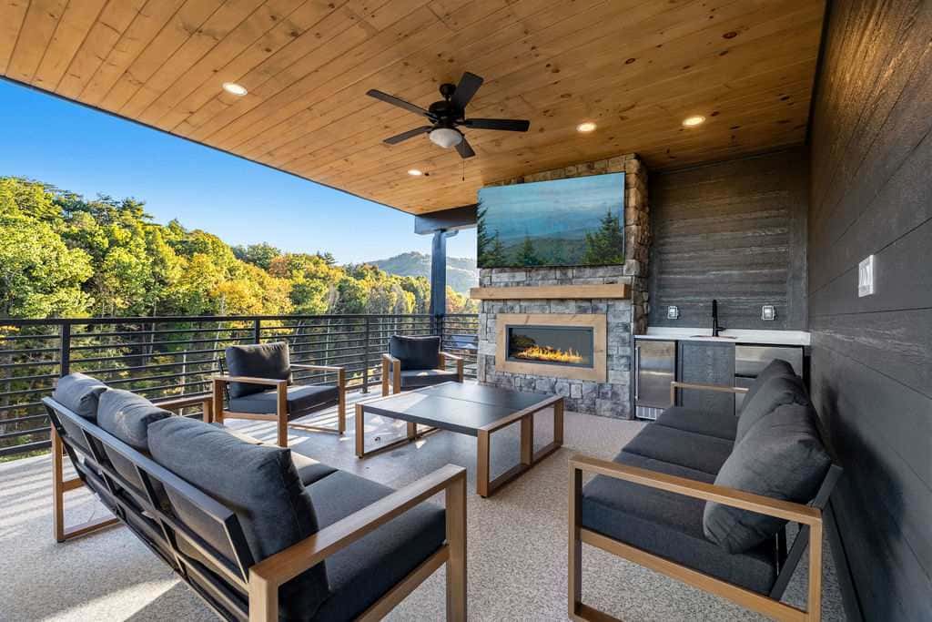 3BR Smokies Fairway | Hot Tub, Arcade & Rooftop