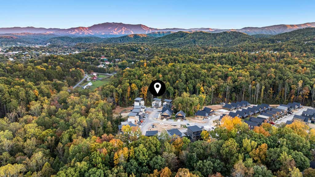 3BR Smokies Fairway | Hot Tub, Arcade & Rooftop