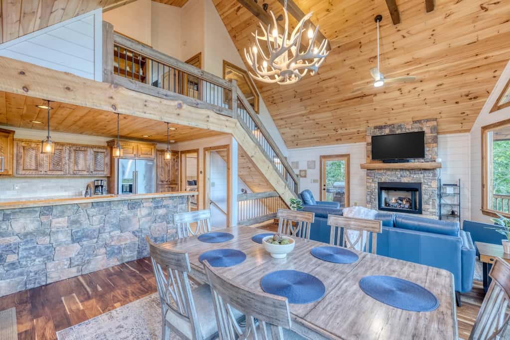 Pineview Escape - Hot tub, arcade & mountain views