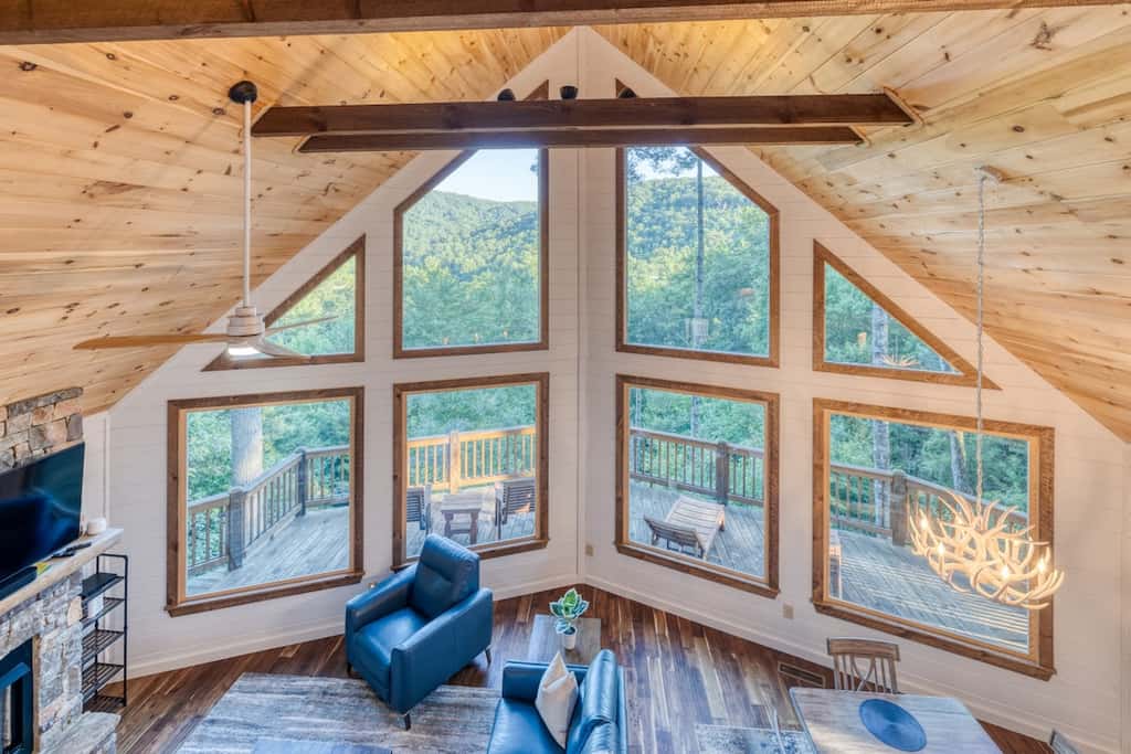 Pineview Escape - Hot tub, arcade & mountain views