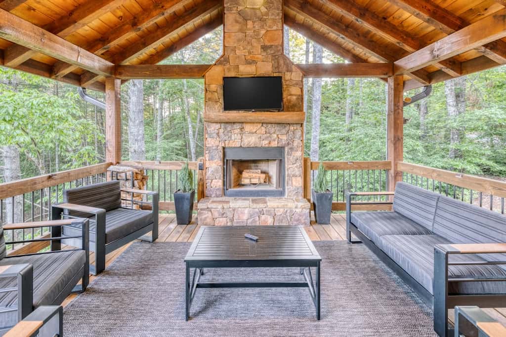 Pineview Escape - Hot tub, arcade & mountain views