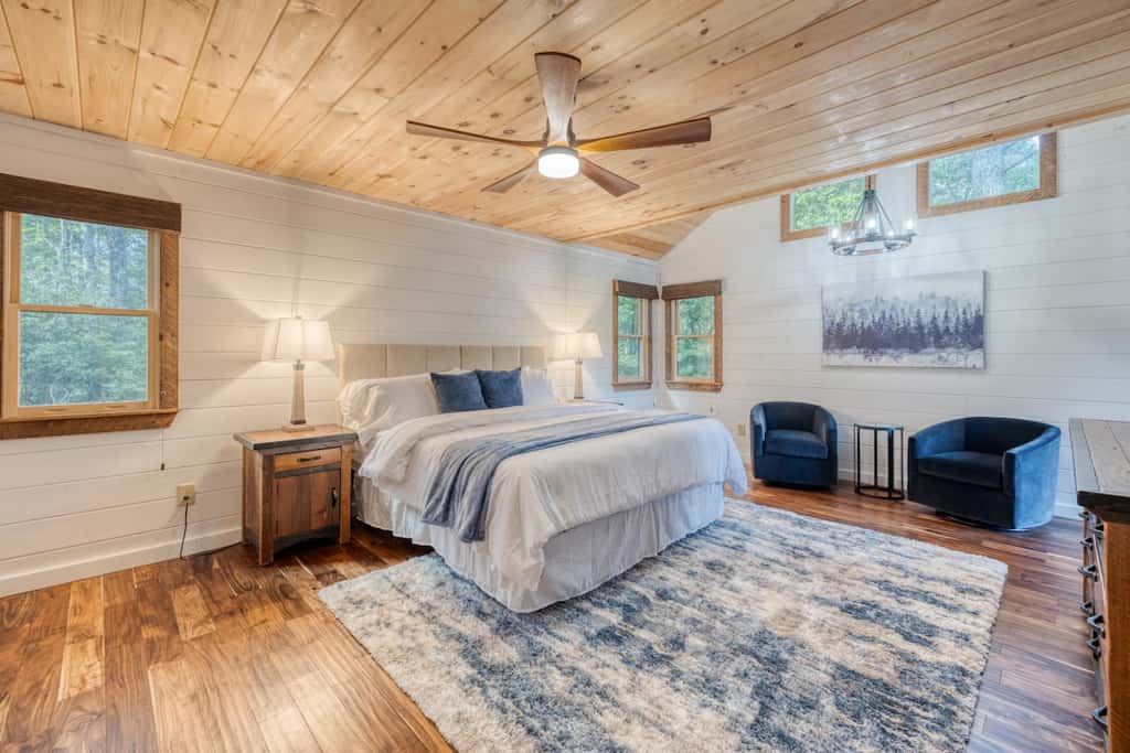 Pineview Escape - Hot tub, arcade & mountain views