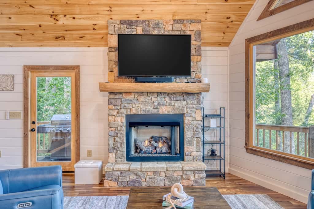 Pineview Escape - Hot tub, arcade & mountain views