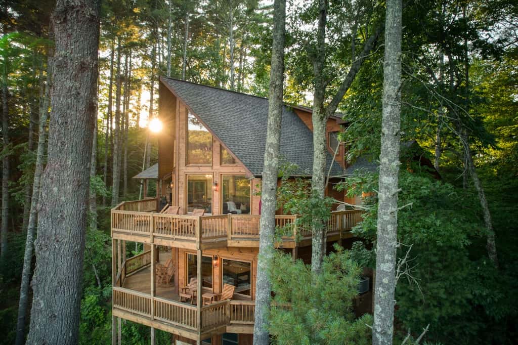 Pineview Escape - Hot tub, arcade & mountain views