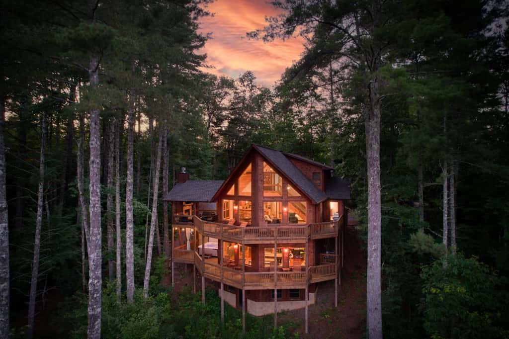 Pineview Escape - Hot tub, arcade & mountain views
