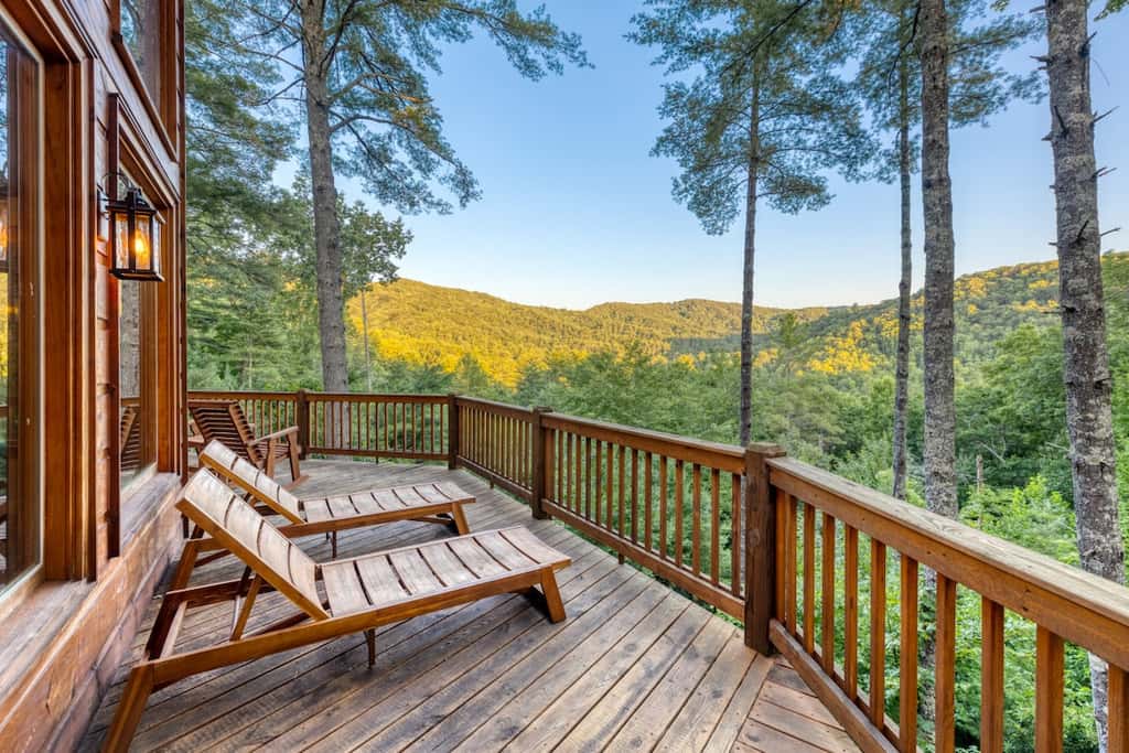 Pineview Escape - Hot tub, arcade & mountain views