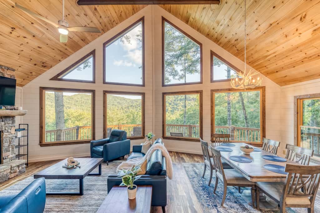 Pineview Escape - Hot tub, arcade & mountain views