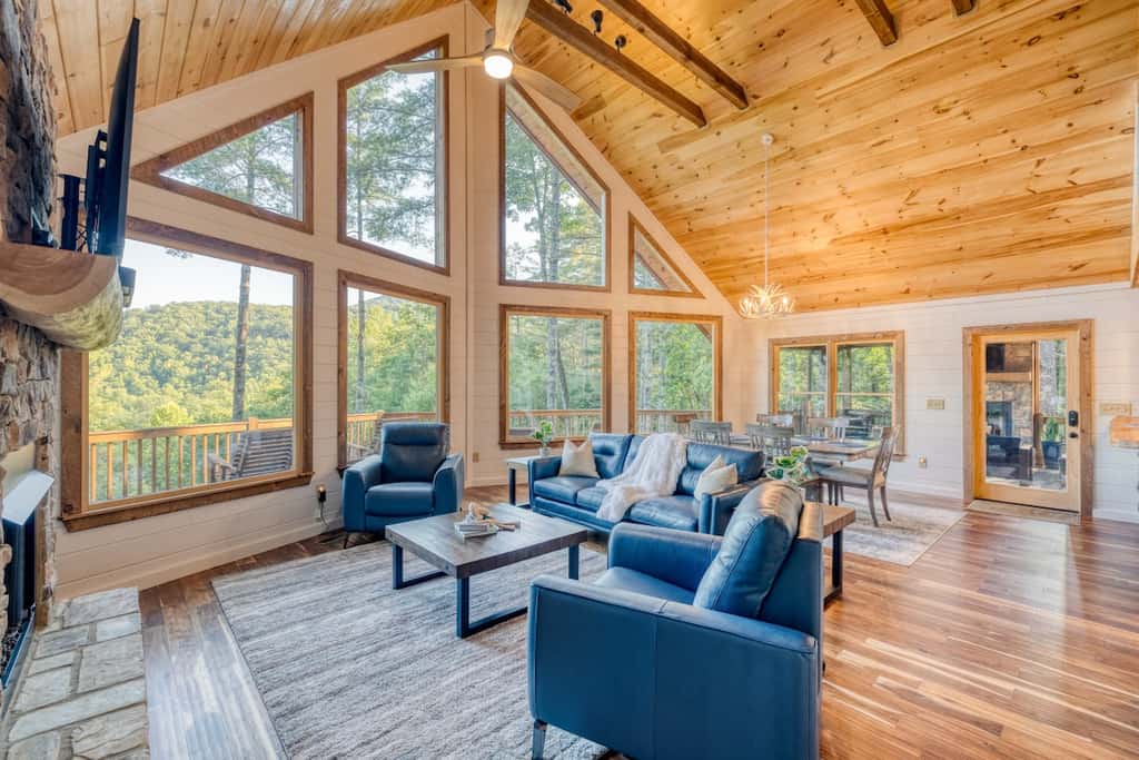 Pineview Escape - Hot tub, arcade & mountain views