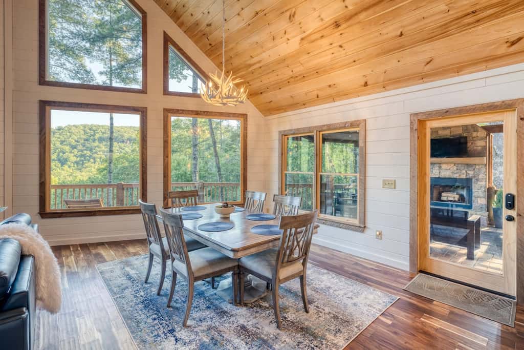 Pineview Escape - Hot tub, arcade & mountain views
