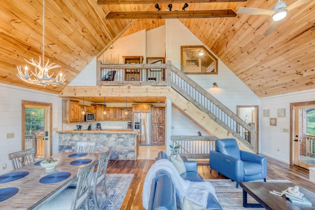 Pineview Escape - Hot tub, arcade & mountain views
