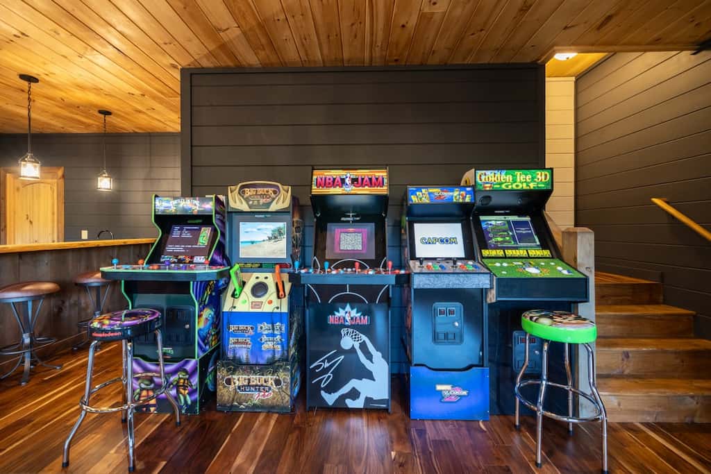 Pineview Escape - Hot tub, arcade & mountain views