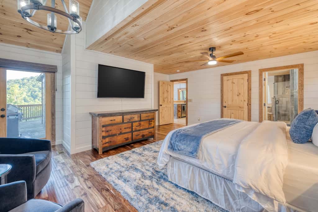 Pineview Escape - Hot tub, arcade & mountain views