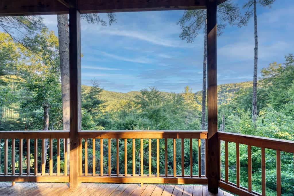 Pineview Escape - Hot tub, arcade & mountain views