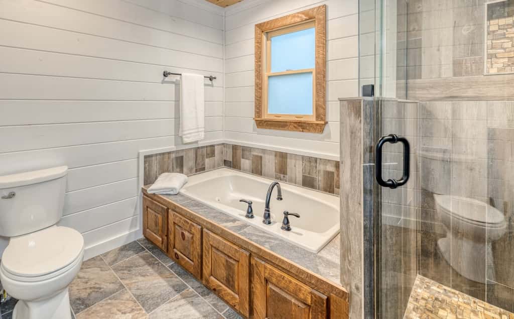 Pineview Escape - Hot tub, arcade & mountain views