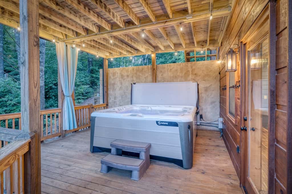 Pineview Escape - Hot tub, arcade & mountain views