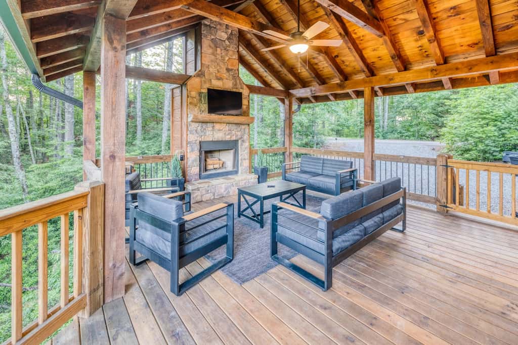 Pineview Escape - Hot tub, arcade & mountain views