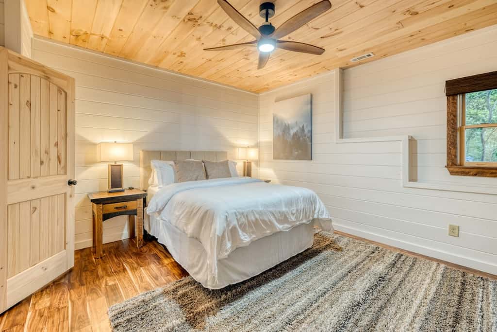 Pineview Escape - Hot tub, arcade & mountain views