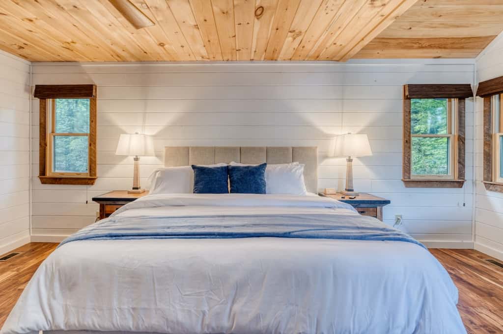 Pineview Escape - Hot tub, arcade & mountain views